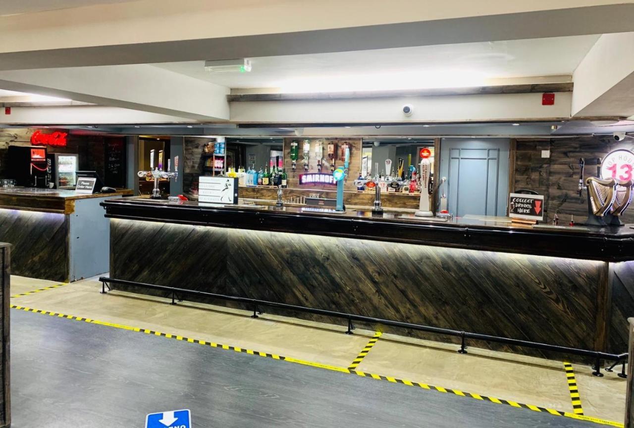 Fairways Lodge & Leisure Club Prestwich Exteriör bild