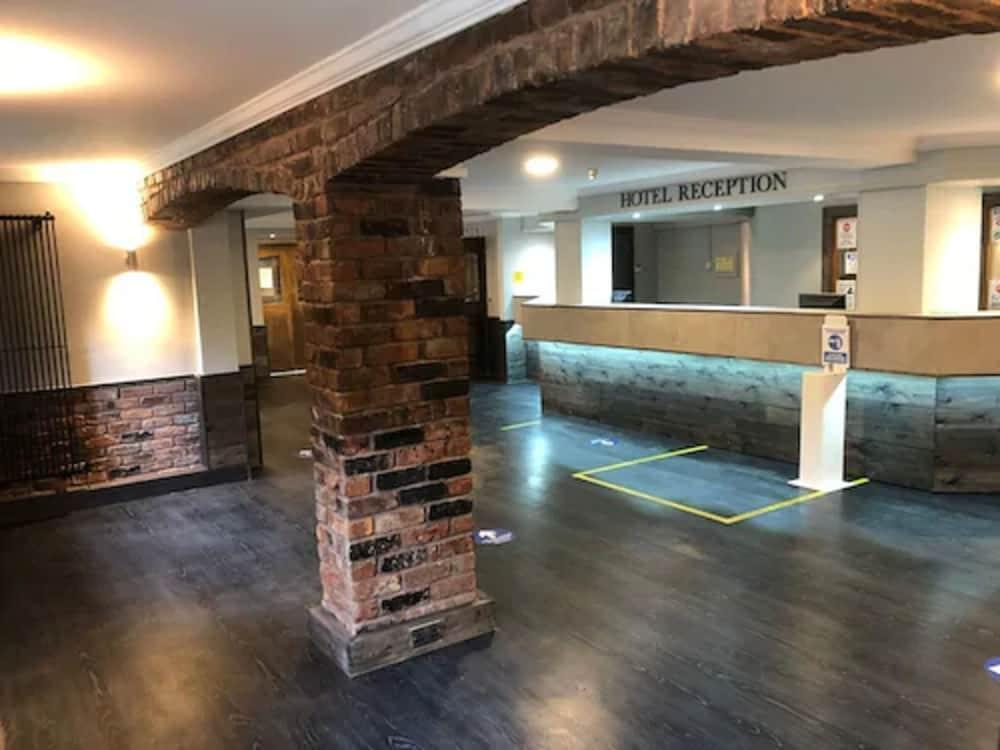 Fairways Lodge & Leisure Club Prestwich Exteriör bild