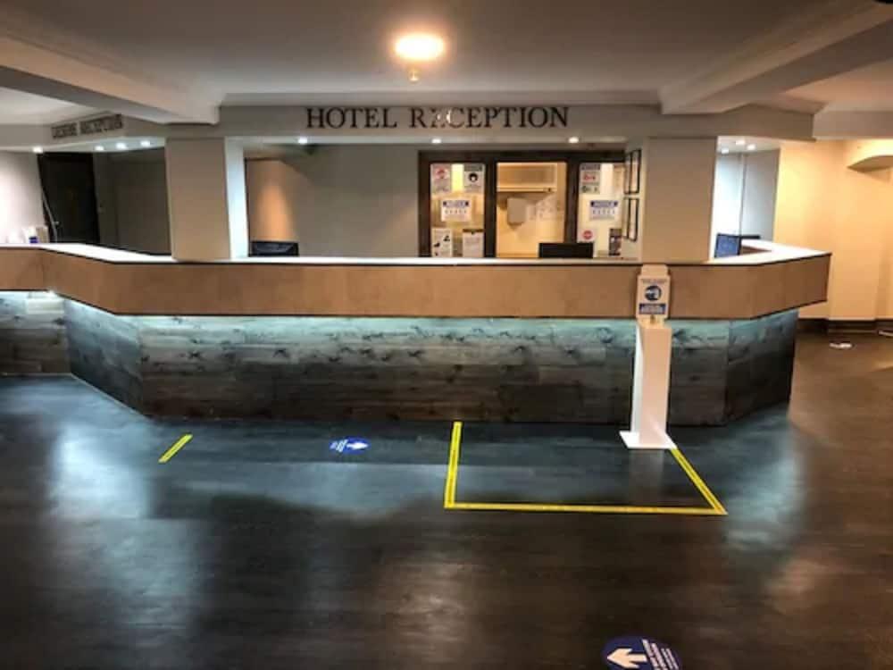 Fairways Lodge & Leisure Club Prestwich Exteriör bild