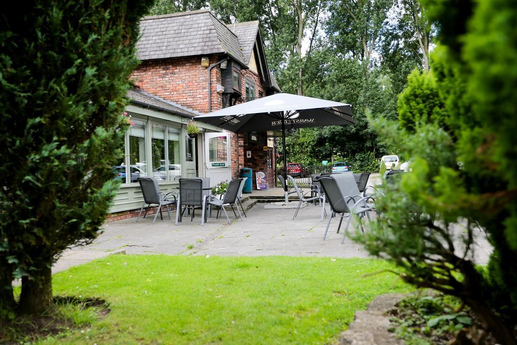Fairways Lodge & Leisure Club Prestwich Exteriör bild