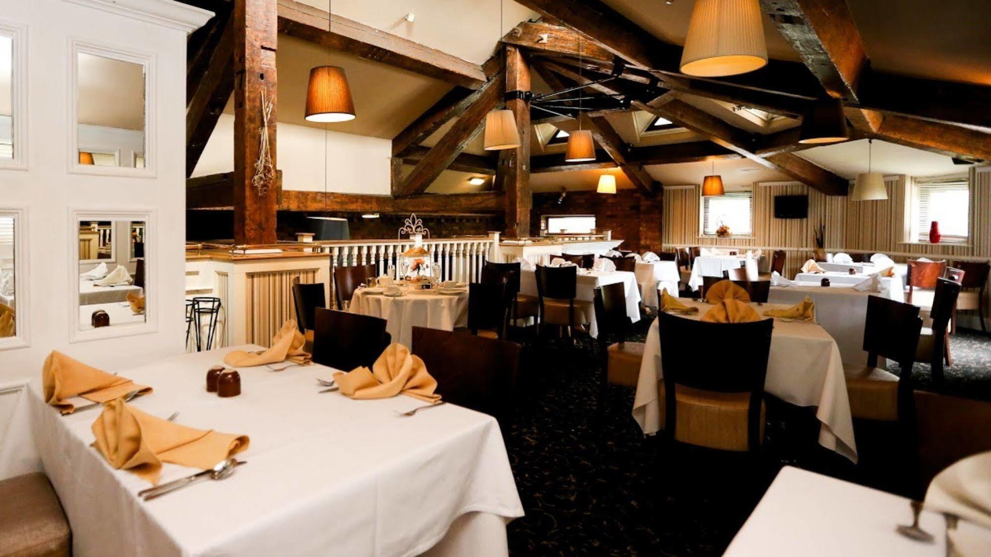 Fairways Lodge & Leisure Club Prestwich Exteriör bild
