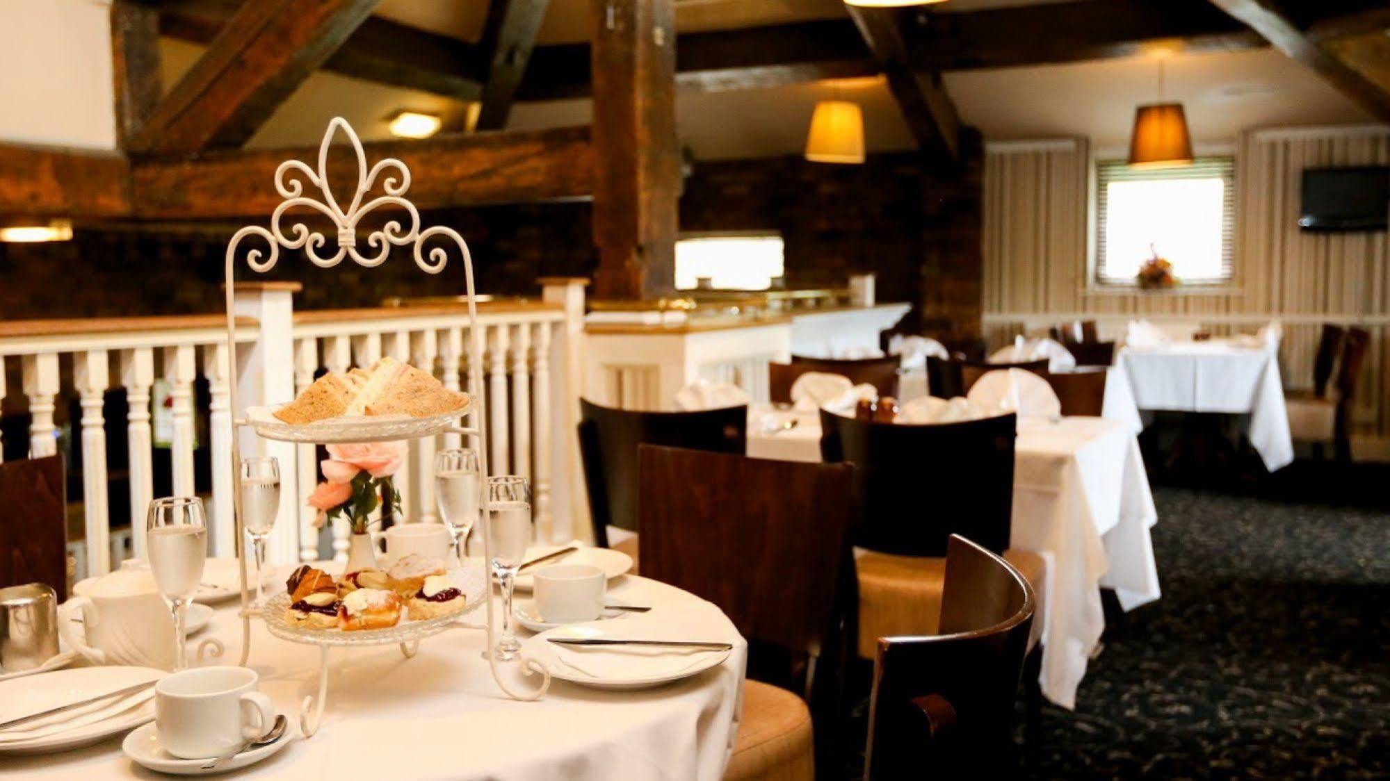 Fairways Lodge & Leisure Club Prestwich Exteriör bild